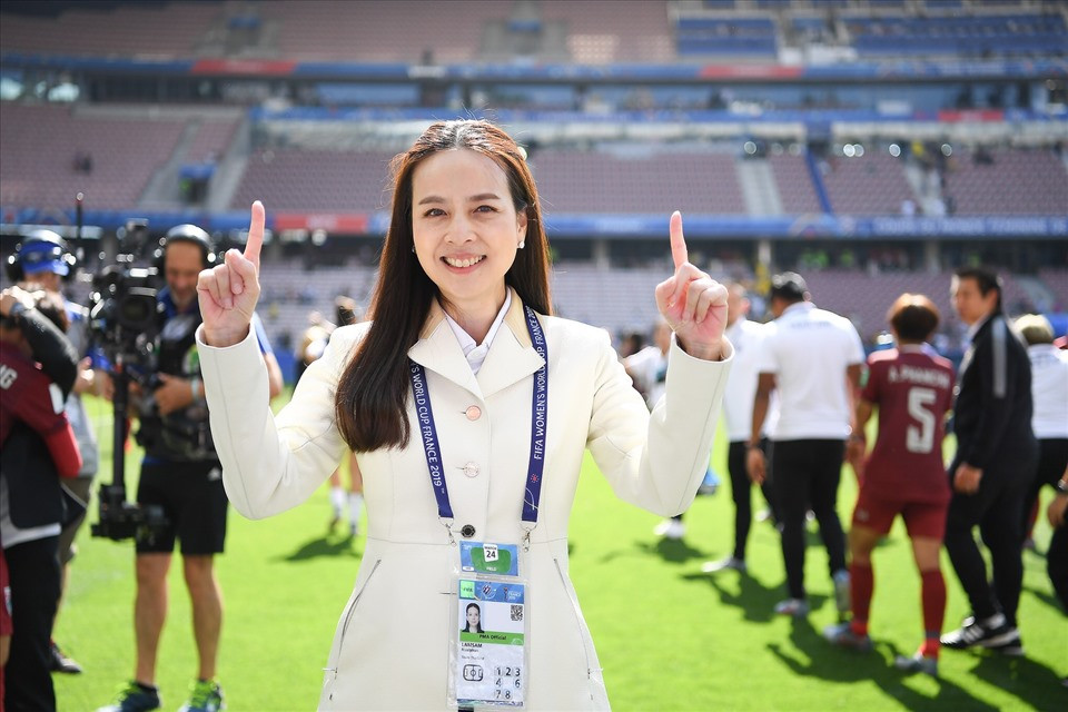 Ngoài công việc kinh doanh, bà Madam Pang đặc biệt đam mê bóng đá. Ảnh: Instagram