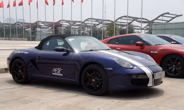 Một chiếc xe thể thao mui trần của Porsche.