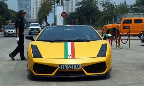 Đây là một trong số những chiếc xe được vận chuyển từ TP HCM ra Hà Nội để tham dự một sự kiện.