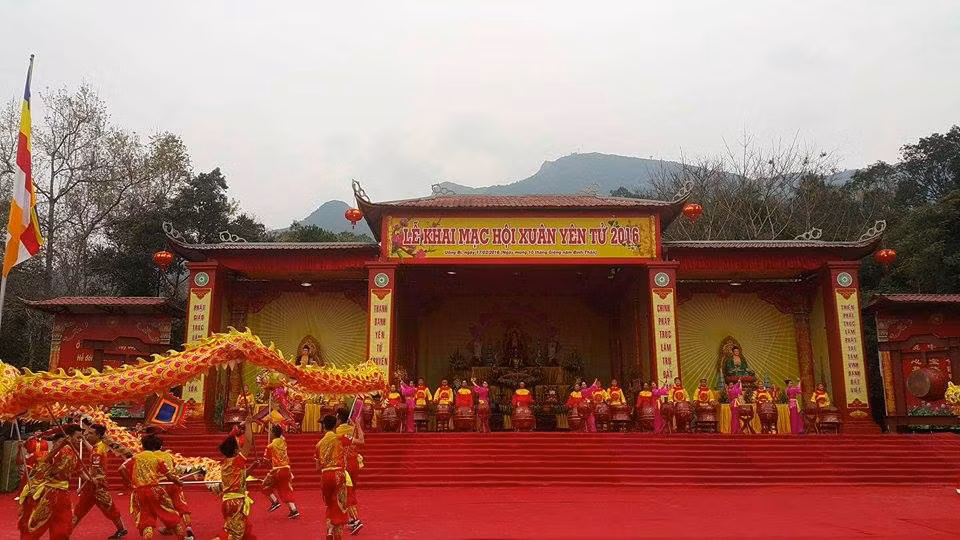 Các màn múa rồng công phu...