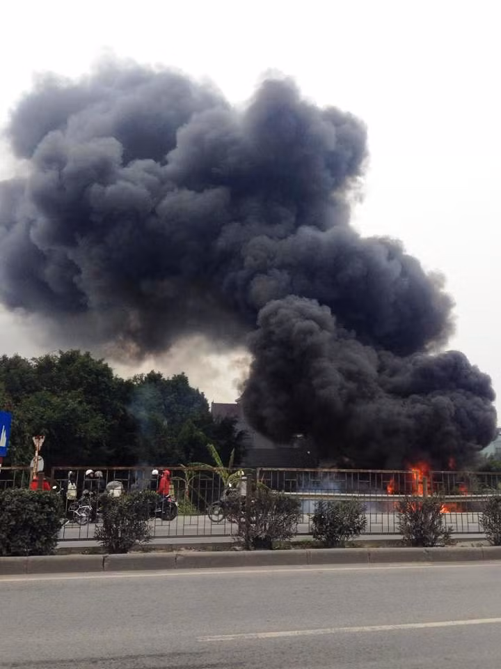 Su that dong kenh boc chay ngun ngut o Hai Duong