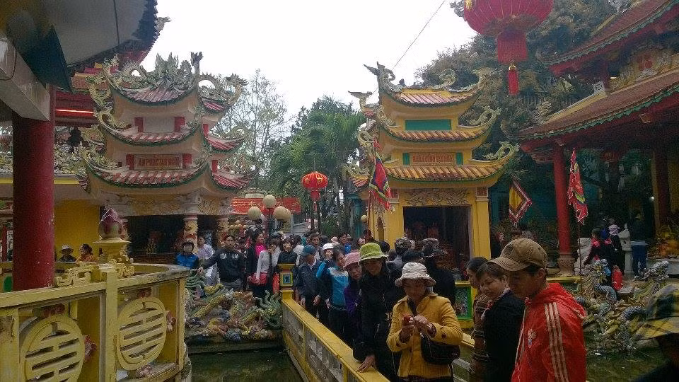 Hang nghin nguoi “cuong tin” lai den Phu Mau The giai han-Hinh-8