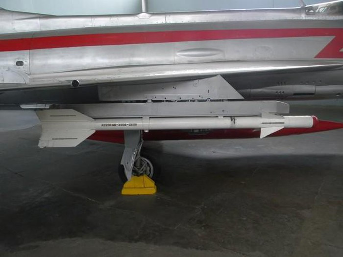 Kì lạ thay, quả tên lửa này không phát nổ. Sau đó, phi công Trung Quốc hạ cánh an toàn. Quả tên lửa AIM-9 được tách ra và chuyển giao cho các kĩ sư Liên Xô.