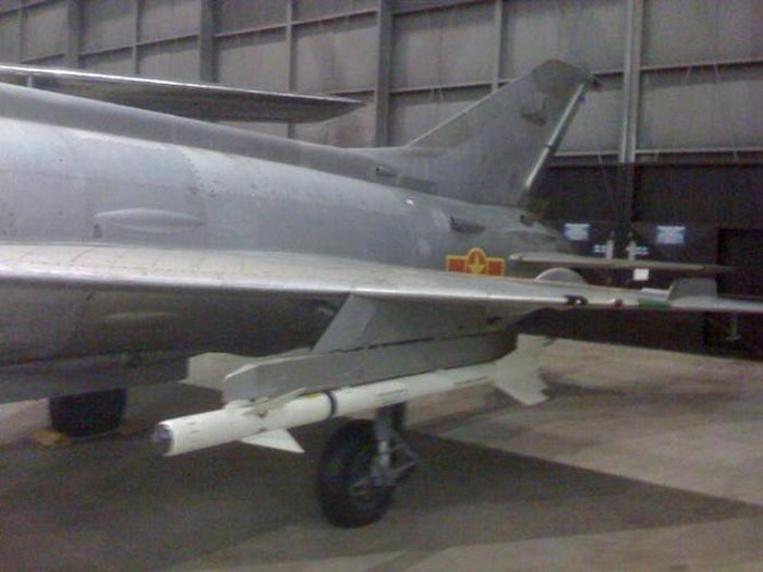 Để tránh rắc rối, điệp viên Ramminger ghi trên bìa hàng rằng đây là hàng phế phẩm xuất khẩu. Trọng lượng của bưu kiện là 9 kg và chi phí là gần 80 USD.