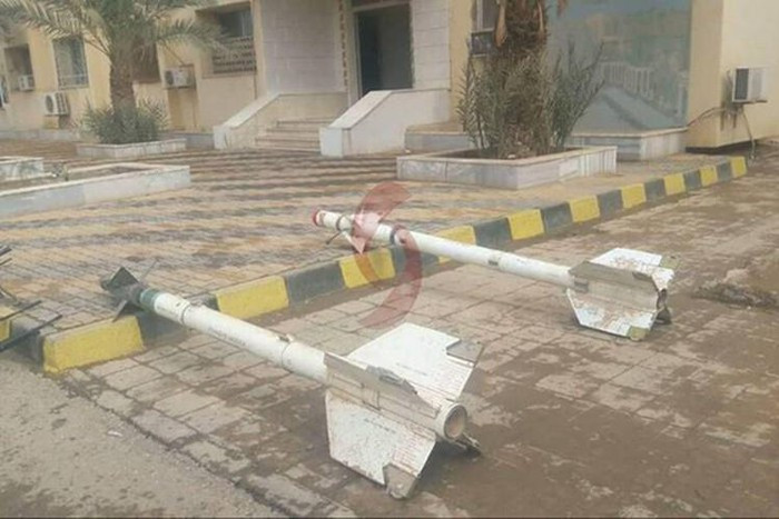 K-13 có vận tốc tối đa Mach 2,5, sử dụng hệ thống dẫn đường hồng ngoại IRH, một số biến thể về sau này được dẫn đường bằng radar bán chủ động SARH.