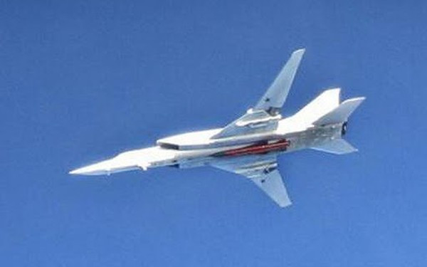 Kh-32 không phải một tên lửa chống hạm thuần túy, nó còn là tên lửa hành trình đa năng không đối đất. Phần cải tiến hệ thống điều khiển không liên quan tới việc sử dụng nó trên biển.