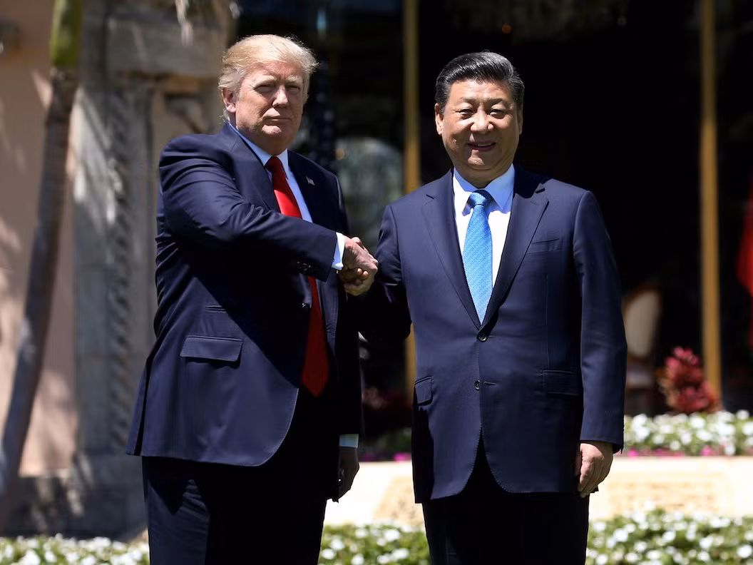 Tổng thống Donald Trump gặp gỡ Chủ tịch Trung Quốc Tập Cận Bình ở khu nghỉ dưỡng Mar-a-Lago.