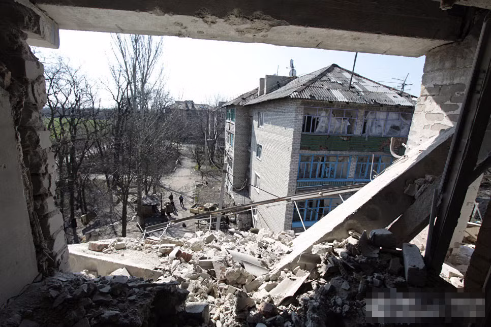 Cảnh tượng tan hoang thường thấy ở làng trong những ngày này.