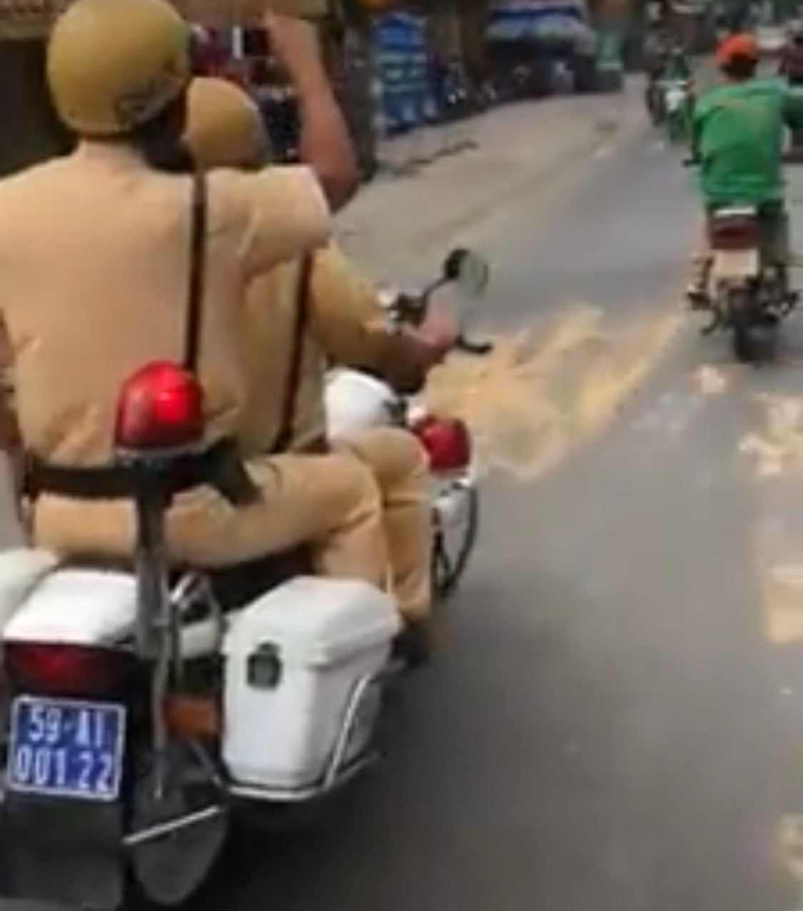 Xac minh doan clip o to “dien cuong” chay tron CSGT-Hinh-3