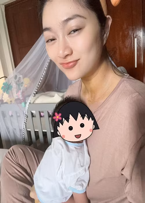 Thanh Trúc khoe vẻ tươi tắn sau ít ngày sinh nở.