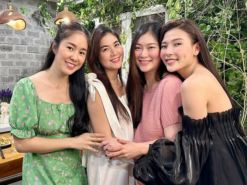 Kha Ly thường xuyên gặp gỡ Thúy Diễm, Lê Phương, Thanh Trúc.