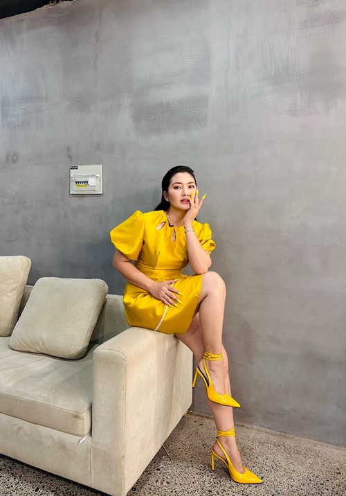 Ngọc Lan giỏi kiếm tiền. Cô đóng phim, tham gia gameshow, kinh doanh.