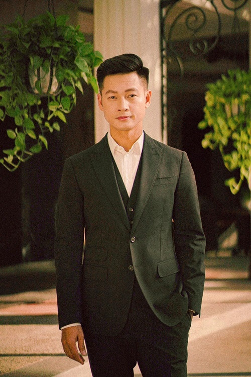 Đức Tuấn cho biết thêm: “Nếu chị Mỹ Lan gọi điện thoại hay gửi mail chính thức thì tôi sẽ phản hồi. Còn đằng này mọi thứ chỉ là tin đồn thì tôi không có gì để trả lời. Tôi nghĩ mọi người đang đẩy vụ việc đi quá xa chứ bản chất vấn đề không có gì cả. Tôi và ê-kíp đã làm mọi thứ hợp pháp nên không có gì phải lo lắng”. Ảnh: FBNV.