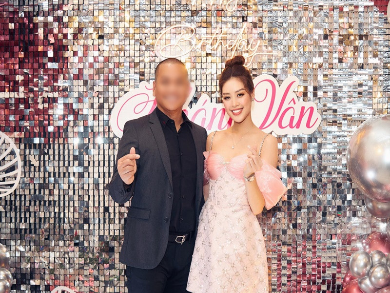 Khánh Vân và bạn trai tin đồn chụp ảnh chung không ít lần.