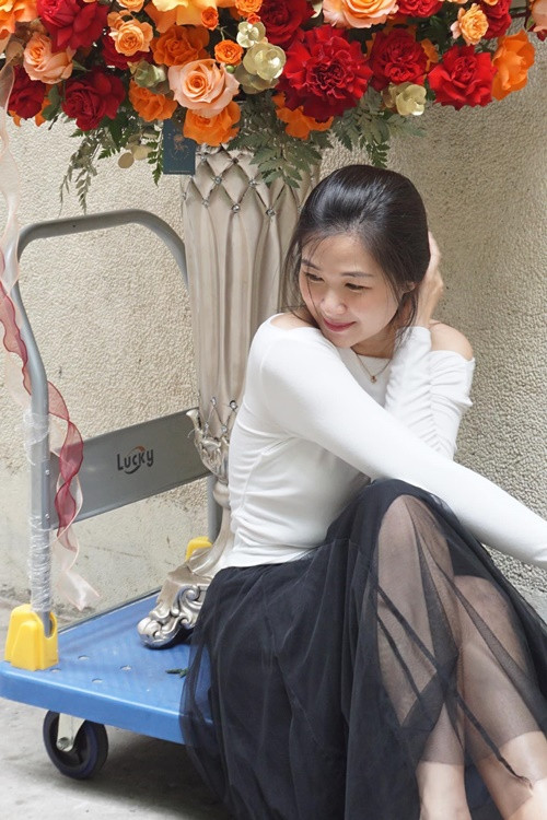 Vợ Huy Khánh vẫn trẻ trung, gợi cảm ở tuổi 38.