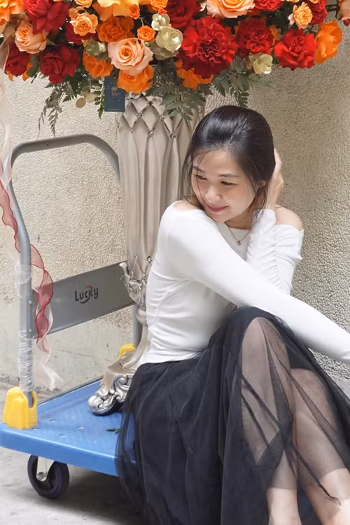 Vợ Huy Khánh vẫn trẻ trung, gợi cảm ở tuổi 38.