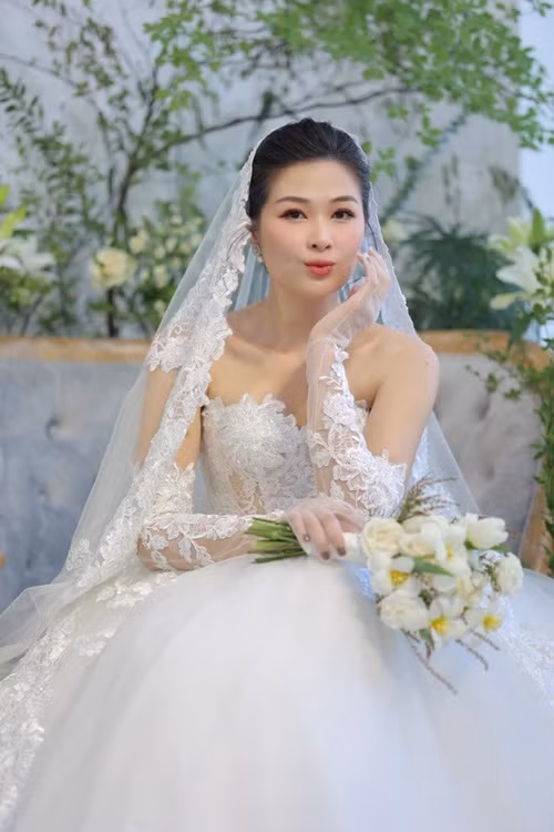 Vợ Huy Khánh bày tỏ: "Phụ nữ ơi, hãy cứ xinh đẹp và hạnh phúc theo cách riêng của mình".