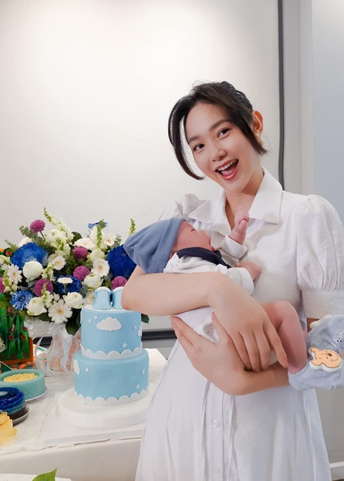 Con trai Minh Hằng có tên thân mật là bé Mỡ.