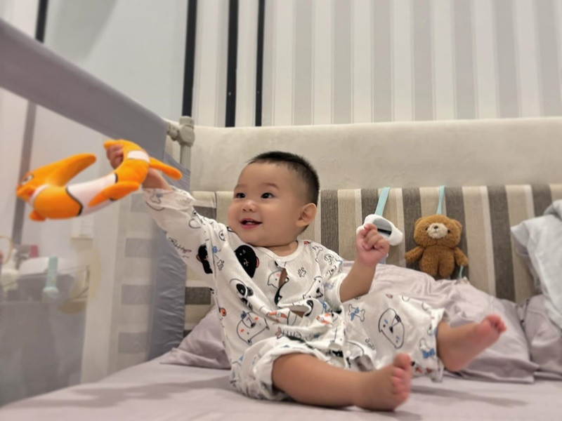 Nữ ca sĩ còn lập cho quý tử một trang cá nhân Instagram riêng.