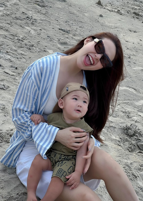 Khi bé Mỡ cứng cáp, Minh Hằng thường xuyên đưa quý tử đi du lịch.