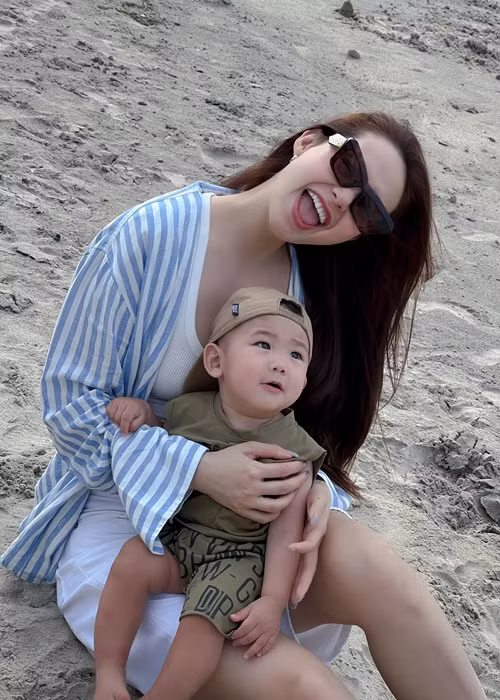 Khi bé Mỡ cứng cáp, Minh Hằng thường xuyên đưa quý tử đi du lịch.