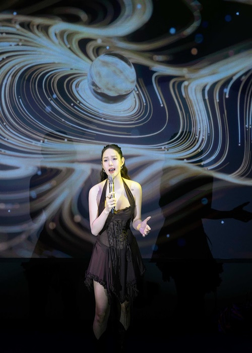 Nhiều người hâm mộ giục Minh Hằng sớm trở lại ca hát, đóng phim.