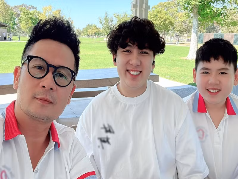 Bằng Kiều sẽ về Mỹ để bù đắp cho Colin (giữa) vào tháng 8 nhân dịp sinh nhật của cậu nhóc. Ảnh: FB Bằng Kiều.