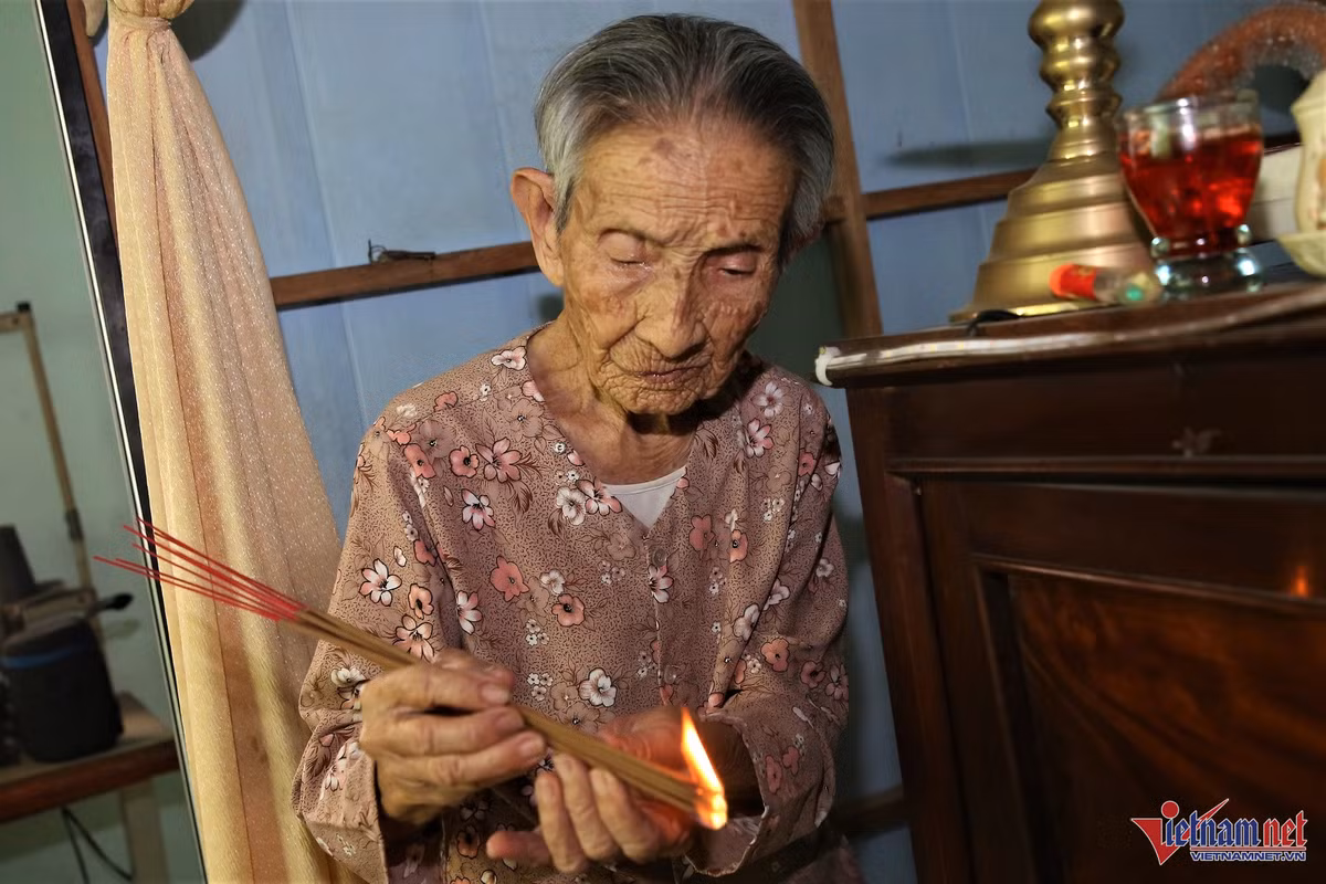 Mẹ Việt Nam anh hùng 103 tuổi: Nước mắt vẫn chưa ngừng rơi - Hình 5 Me Viet Nam anh hung 103 tuoi: Nuoc mat van chua ngung roi-Hinh-5