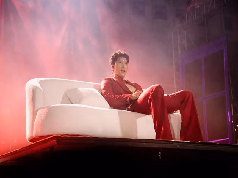 Nam rapper sinh năm 1999 sở hữu vẻ ngoài điển trai, nam tính hút hồn fan nữ. Ảnh: FBNV.