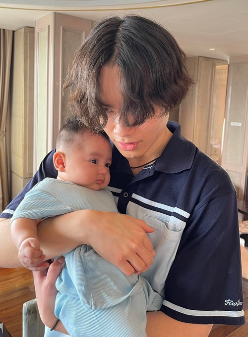 Hai con trai của Chi Bảo cách nhau hơn 20 tuổi.