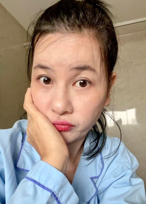 Gương mặt của Cát Phượng trước khi cắt mí.