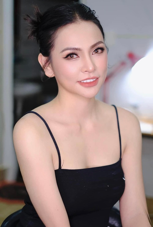 Sau khi lấy chồng, sinh con, Đài Trang tập trung kinh doanh, gần như không hoạt động nghệ thuật. Ảnh: FBNV.