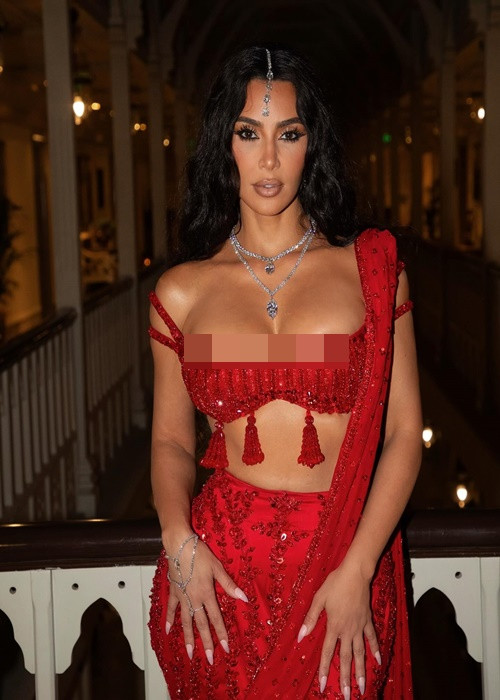 Kim Kardashian - vợ cũ Kanye West sở hữu vóc dáng nóng bỏng không kém Bianca Censori. Ảnh: FB Kim Kardashian.