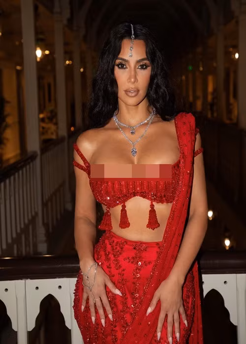 Kim Kardashian - vợ cũ Kanye West sở hữu vóc dáng nóng bỏng không kém Bianca Censori. Ảnh: FB Kim Kardashian.