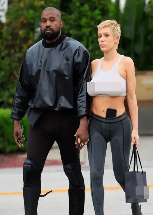 Phong cách thời trang của vợ Kanye West gây tranh cãi bởi cô liên tục mặc hở hang nơi công cộng. Ảnh: Getty.