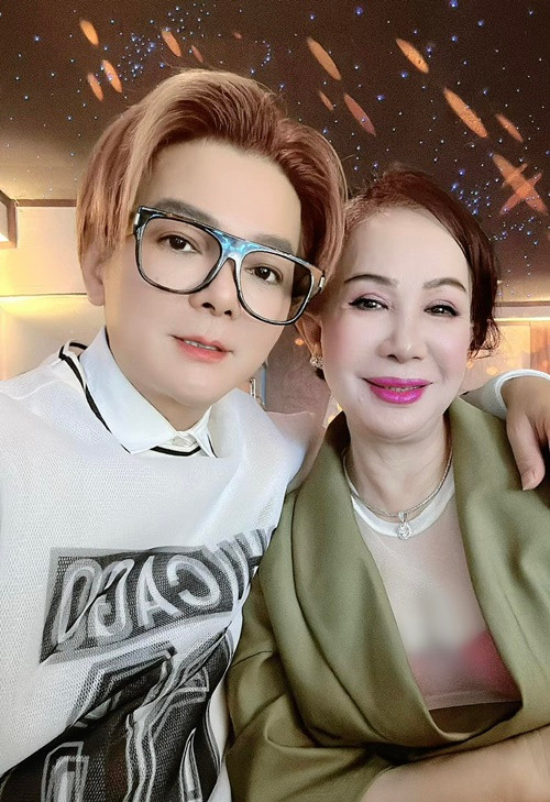 Trong 31 năm qua, nam ca sĩ có tổ ấm hạnh phúc bên Huyền Vân.