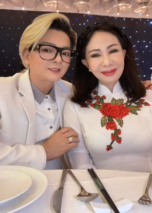 Huyền Vân hơn Vũ Hà 8 tuổi. Vì vậy, cặp đôi từng bị gia đình hai bên phản đối khi quyết định gắn bó. Tuy nhiên, Vũ Hà không muốn bỏ lỡ cơ hội bên Huyền Vân.