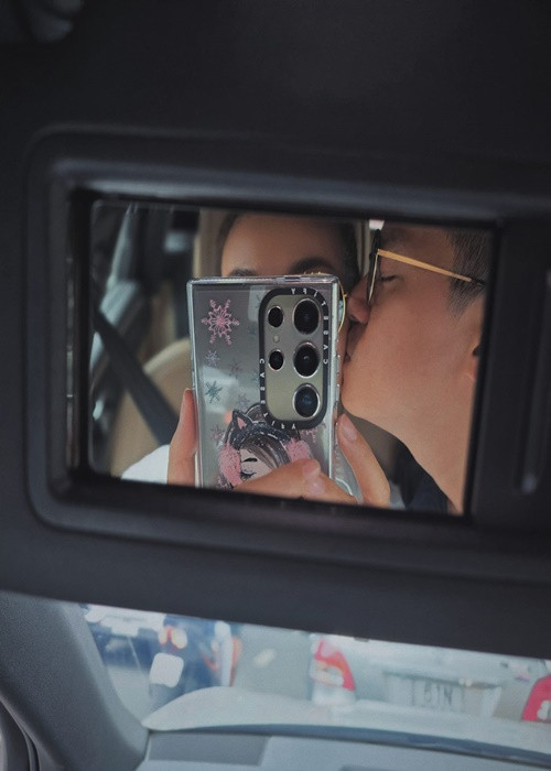 Theo Vietnamnet, trong podcast Ta hạnh phúc, Thanh Hằng chia sẻ: "Trong mối quan hệ này tôi được thoải mái thể hiện bản thân và chồng tôi cũng hiểu được đây là sự thoải mái của người vợ và không gian của hôn nhân. Chúng tôi không đi theo những định kiến hay suy nghĩ phụ nữ phải mềm mại hơn, để chồng khoác vai, hoặc không chủ động làm những điều đó. Chúng tôi có suy nghĩ khác, miễn là thấy hạnh phúc và thoải mái".