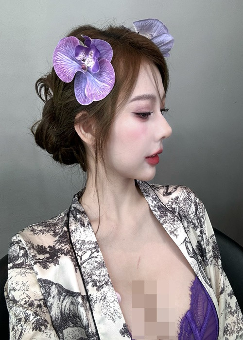 Josephine Lim là hot girl thế hệ mới ở Malaysia. Cô nàng được yêu thích nhờ gương mặt xinh đẹp, vóc dáng cân đối, gợi cảm.