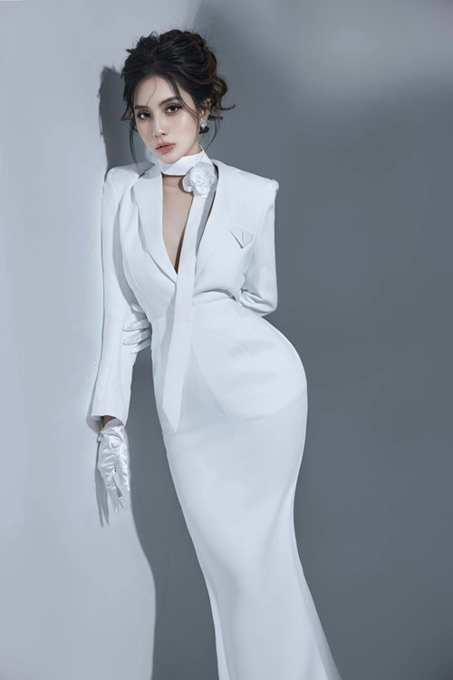 Bên cạnh đó, tình cũ của Jack còn khẳng định, anh trai không nợ 2 tỷ đồng hay được gia đình Jack trả nợ. Bà mẹ một con cũng cho biết thêm, phía gia đình Jack đã ngưng chu cấp cho con gái 8 tháng qua, cũng như không hề có chuyện mẹ của Jack chu cấp 5 triệu, Jack chu cấp 10 - 15 triệu như tin đồn. Ảnh: FBNV.