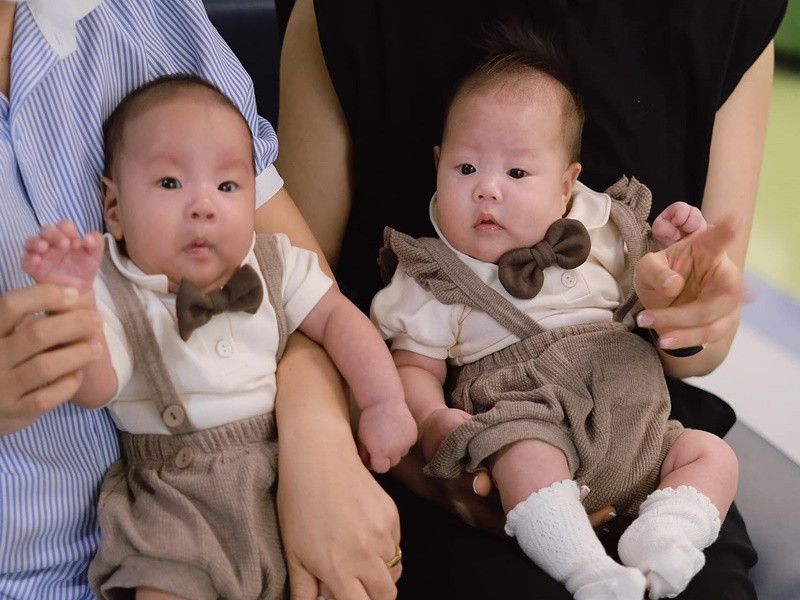 Phương Oanh cho biết, cả hai con đều giống Shark Bình.