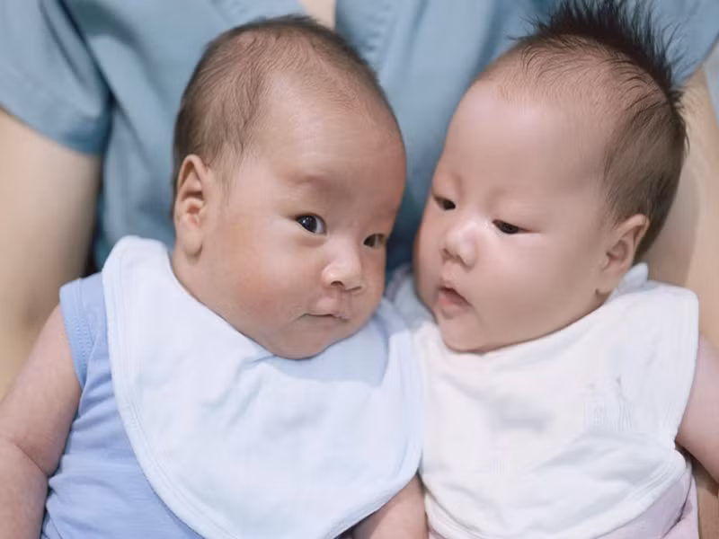 Jimmy - Jenny sinh ra đã "ngậm thìa vàng".