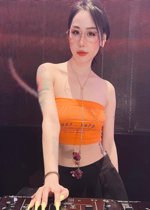 Vợ cũ của Vũ Duy Khánh sở hữu ngoại hình khá giống với nữ DJ người Hàn Quốc Soda.