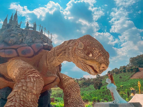 Tham quan thung lung cua cac vi than o Da Lat