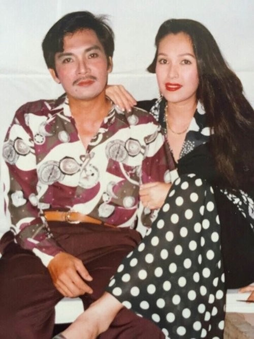 Thương Tín còn từng hẹn hò Diễm My 6x. “Lúc đó, tôi có tham gia dự án phim do anh ấy làm đạo diễn. Trong chuyện tình này, tôi muốn nói rõ ràng rằng tôi là người chủ động tấn công tình cảm anh Thương Tín chứ không phải anh ấy có ý với tôi trước", Diễm My chia sẻ trên Dân Việt. Ảnh: Dân Việt.