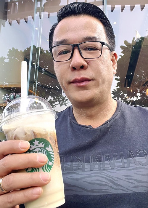 Trước đó, Thắng Ngô vẫn ngầm thể hiện tình cảm dành cho Hà Thanh Xuân không thay đổi. Bằng chứng là tình cũ của Hà Thanh Xuân vẫn đeo nhẫn cưới, để trạng thái “đã kết hôn”.