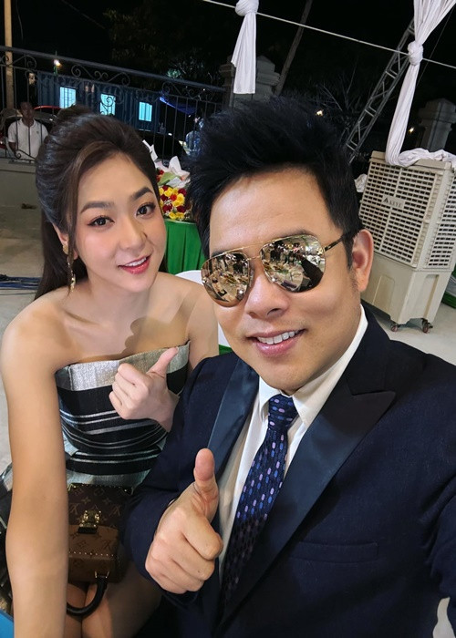 "Nhưng thực sự là chúng tôi không yêu nhau. Chúng tôi chơi rất thân và hiểu nhau. Hà Thanh Xuân trong thời gian qua đã chịu nhiều đau thương rồi, bây giờ tôi không muốn làm cô ấy tổn thương thêm nữa", Quang Lê chia sẻ về mối quan hệ hiện tại với Hà Thanh Xuân.