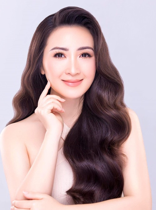 Ở tuổi 53, Khánh Huyền vẫn trẻ trung, xinh đẹp. Ảnh: FB Khánh Huyền.