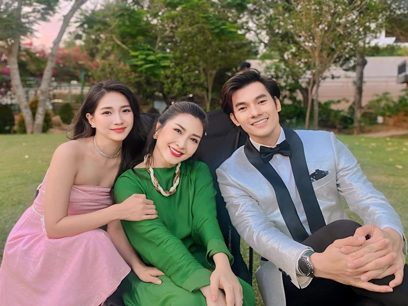 Khánh Huyền luôn giữ vẻ tươi tắn khi xuất hiện trước công chúng. Ảnh: FB Khánh Huyền.