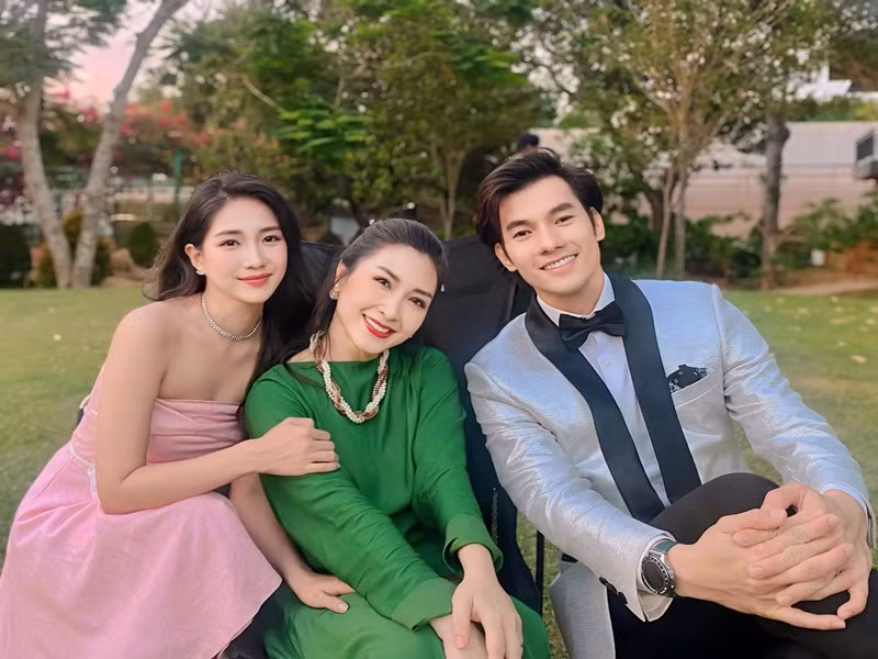 Khánh Huyền luôn giữ vẻ tươi tắn khi xuất hiện trước công chúng. Ảnh: FB Khánh Huyền.